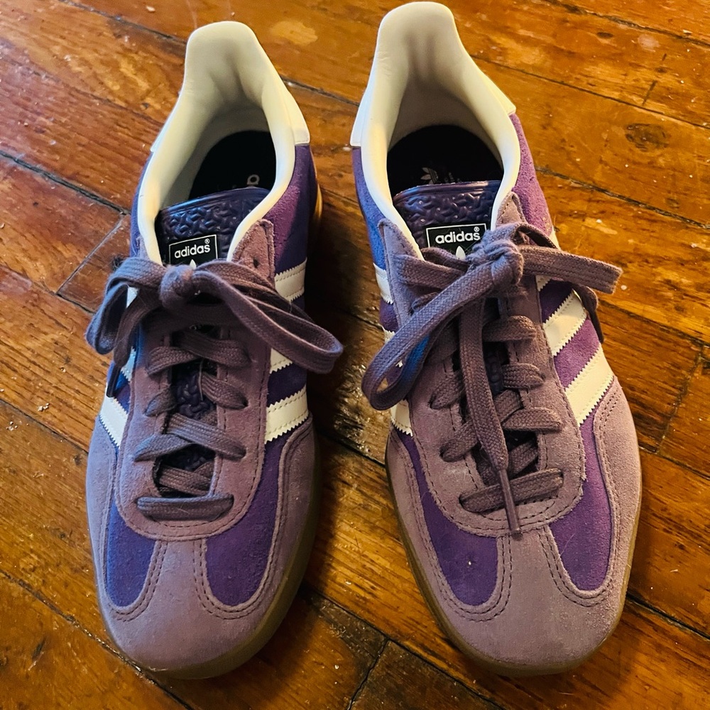 adidas White Inner Tongue Label with Size Tag